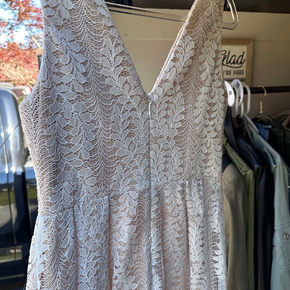 Lulus size small lace dress white/tan underlay - Picture 4 of 5